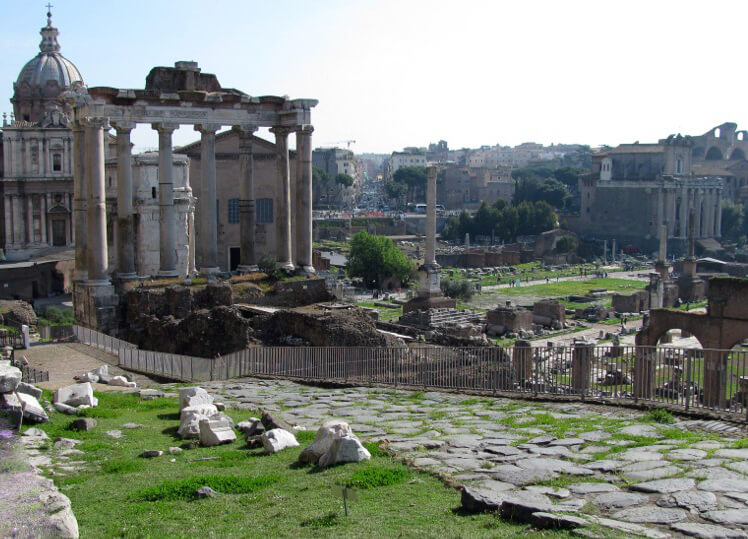 L'inizio del Clivus Capitolinus presso il tempio di Saturno